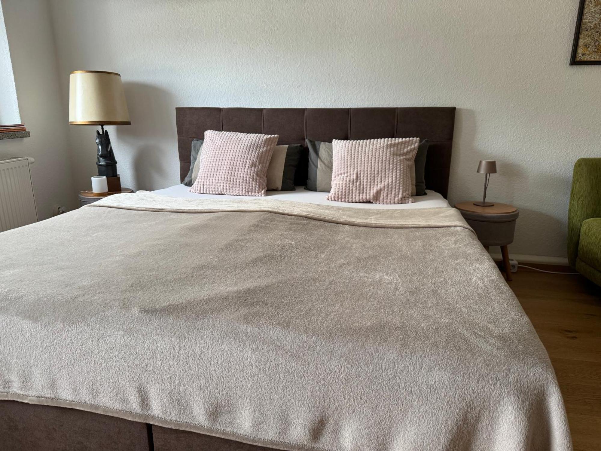Schoene Ferienwohnung Mit Kostenlosem Parkplatz 콧부스 외부 사진